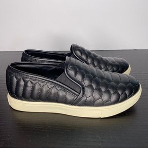 Steve Madden Black Earvin Slip On Quilted Shoes 6